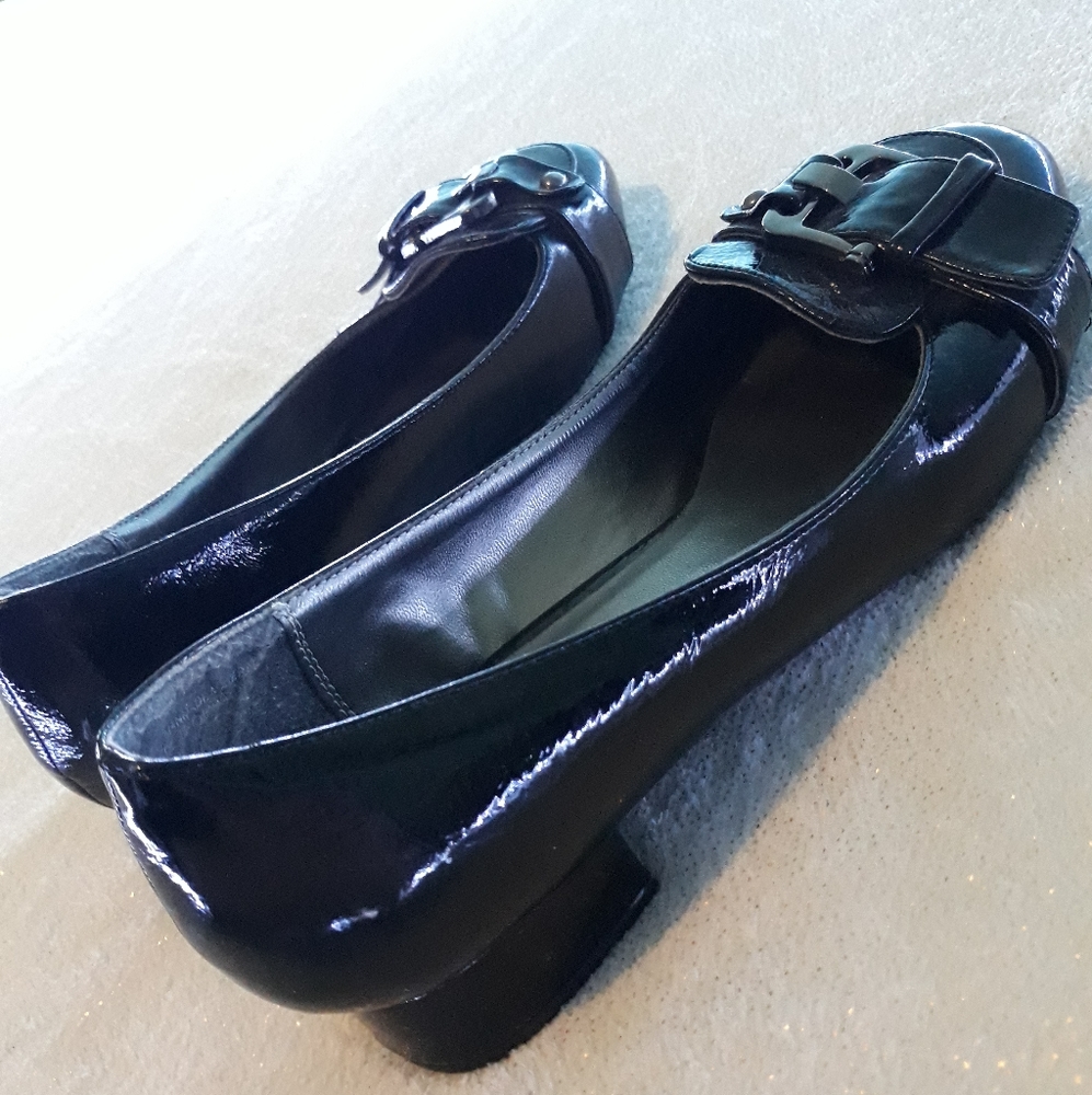 Dress shoes
